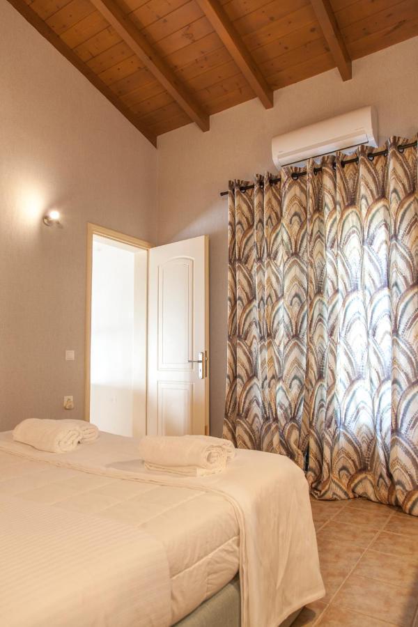 Villa Skyfall Kalamítsi Buitenkant foto