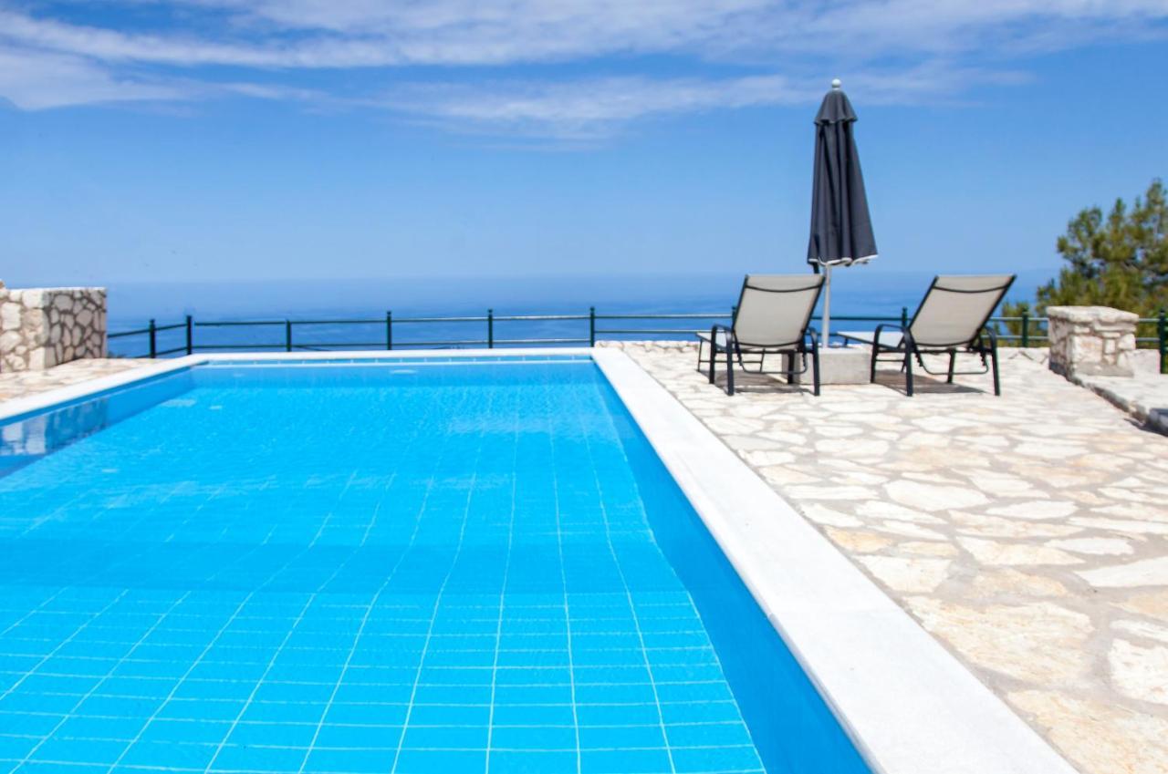 Villa Skyfall Kalamítsi Buitenkant foto
