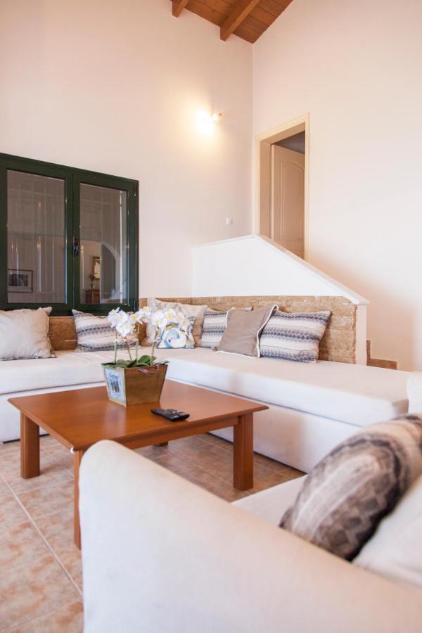 Villa Skyfall Kalamítsi Buitenkant foto