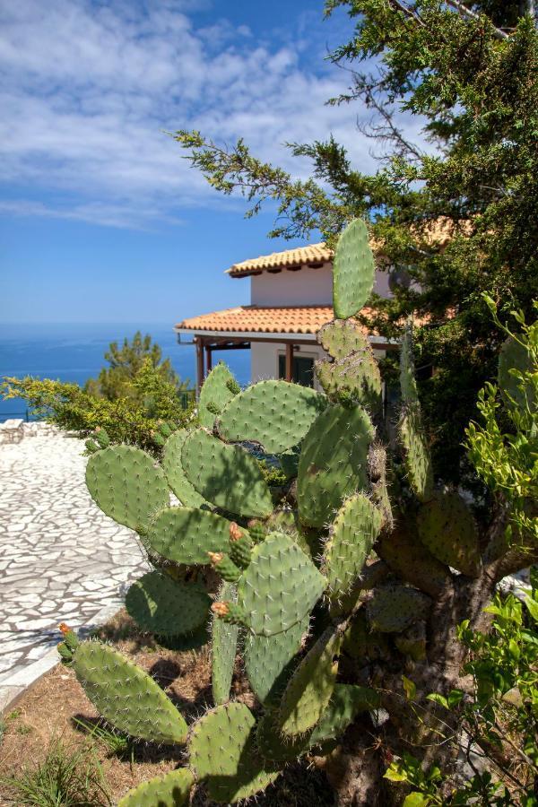Villa Skyfall Kalamítsi Buitenkant foto
