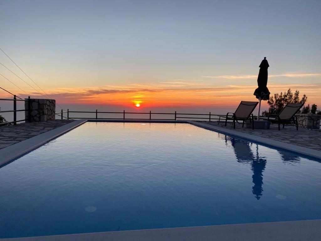 Villa Skyfall Kalamítsi Buitenkant foto