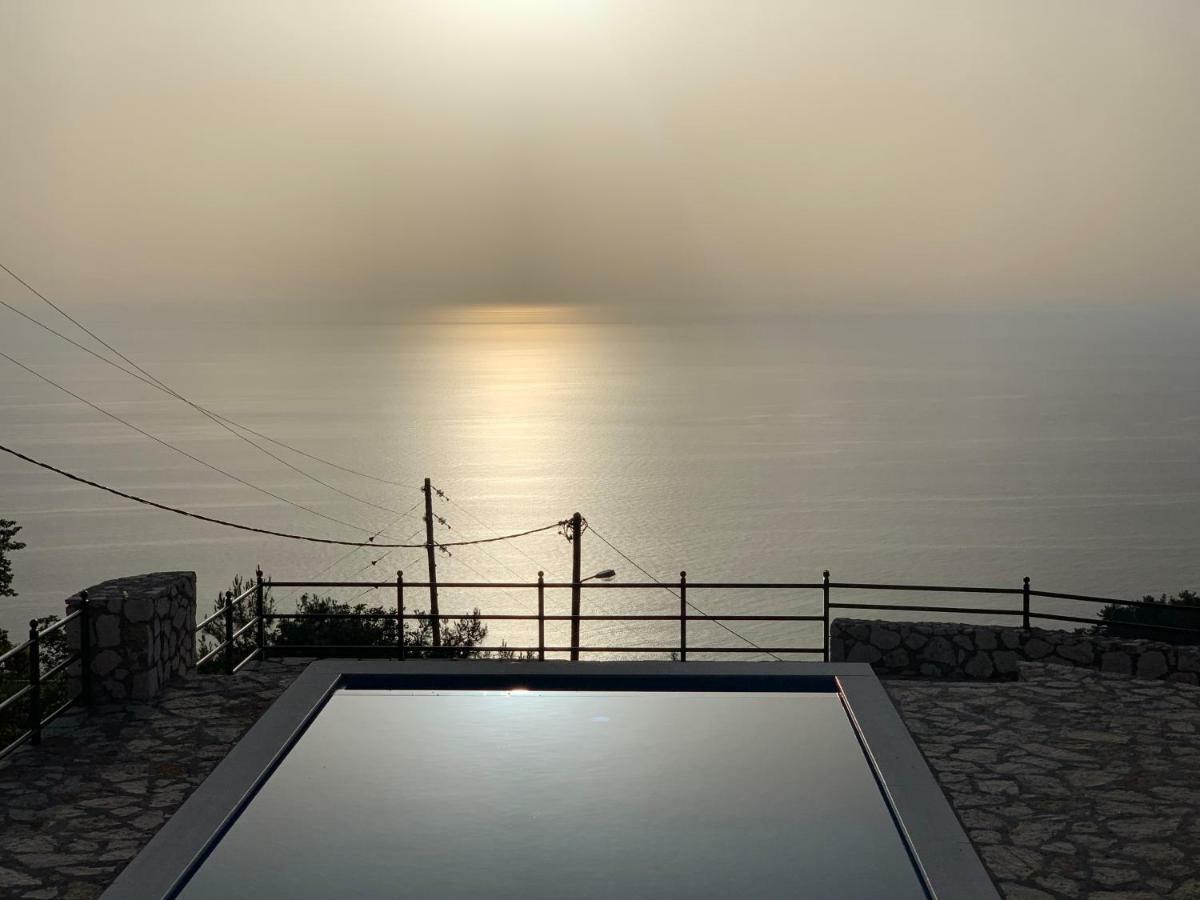 Villa Skyfall Kalamítsi Buitenkant foto